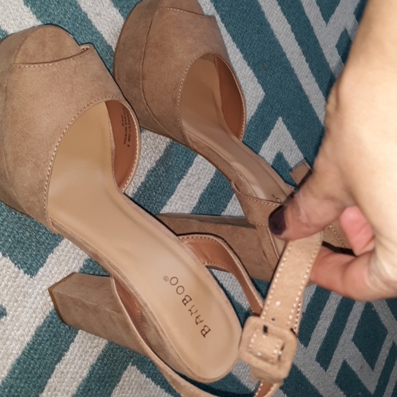 Heals - Picture 2 of 5